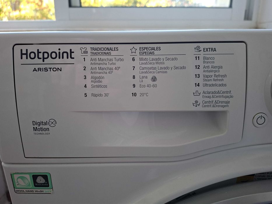 Máquina de Lavar e Secar Roupa - Marca Hotpoint Ariston