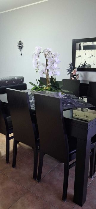 Mesa de jantar c/ 6 cadeiras