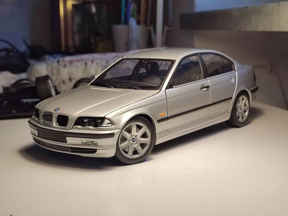 Модель BMW 328i E46  1/18 UT Models