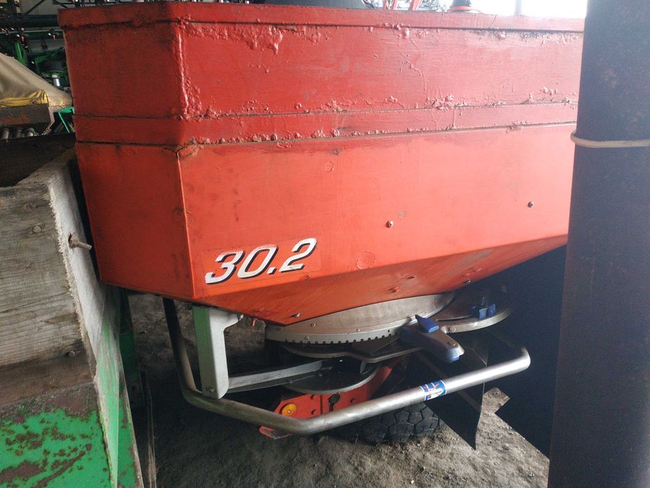 Розкидач мінеральних добрив Rauch AXIS 30.2