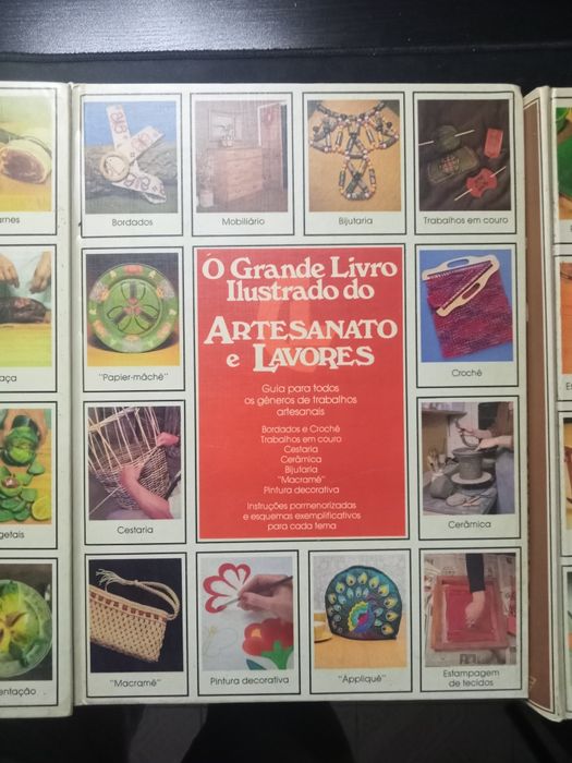 Vendo três livros de coleção.