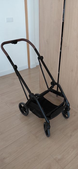 Carrinho de Passeio Maxi Cosi Leona 2 - 0-22 kg
