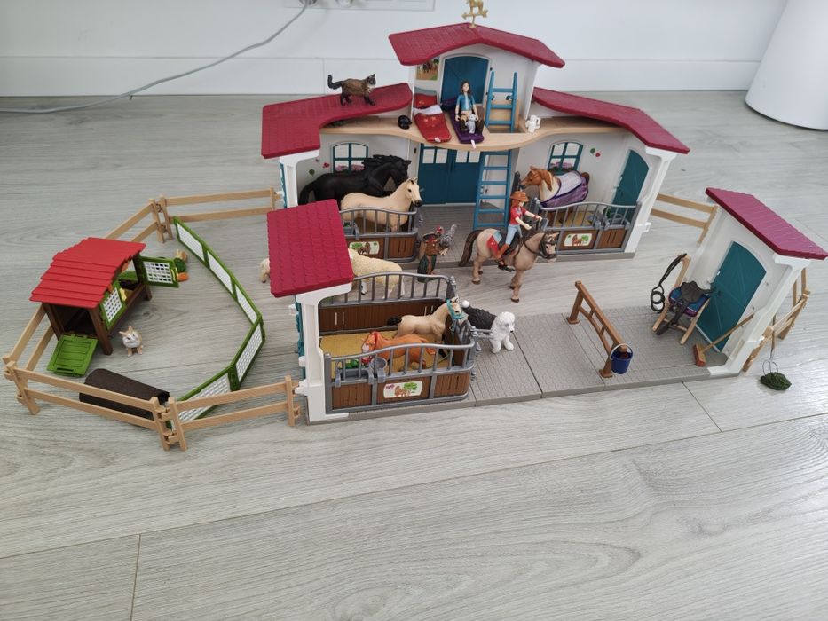 Schleich centrum jeździeckie42567/klatka dla królików 42728