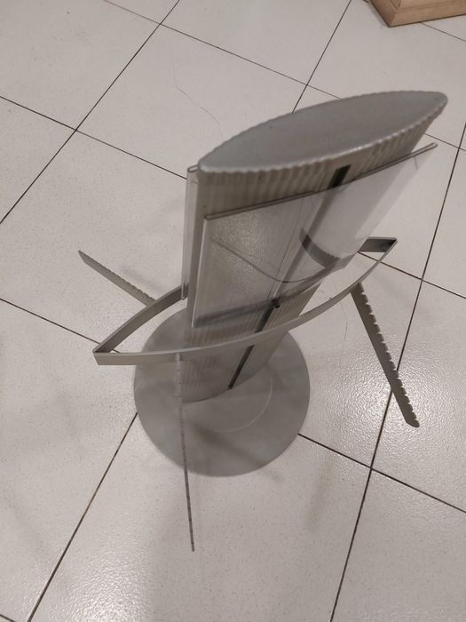 Expositor de balcão e Expositor 30 suportes com rodízios