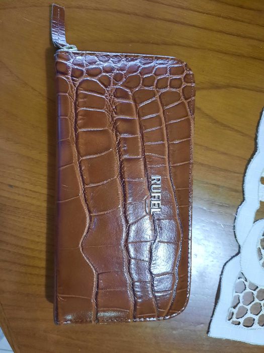 Carteira ruffel como nova , pouco uso