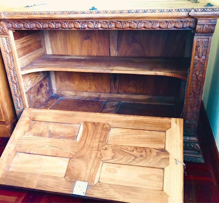 Arca de madeira maciça