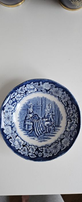 Маленькі декоративні тарілочки з Европи