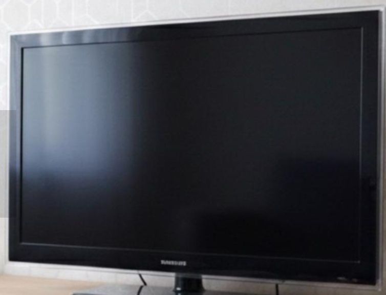 Продам телевізор Samsung UE40D5700RS