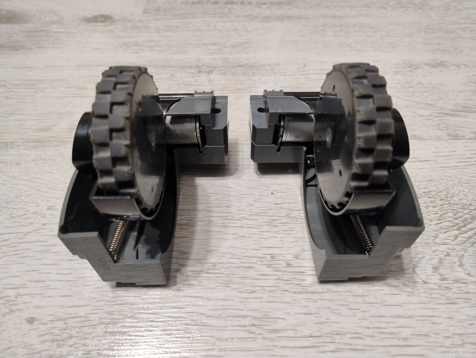 Moduł koła lewego ,L` + Moduł koła prawego ,R` Irobot Roomba 870