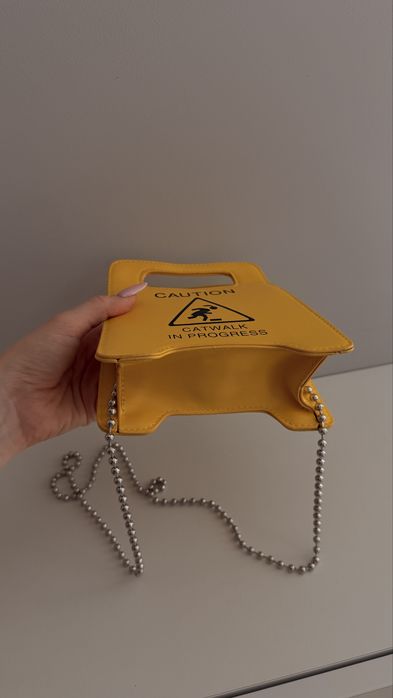 жовта сумка caution