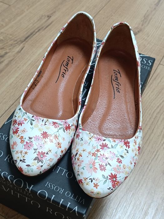 Балетки белые кожаные