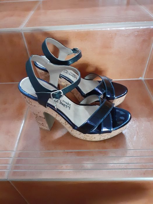 Sandália salto alto