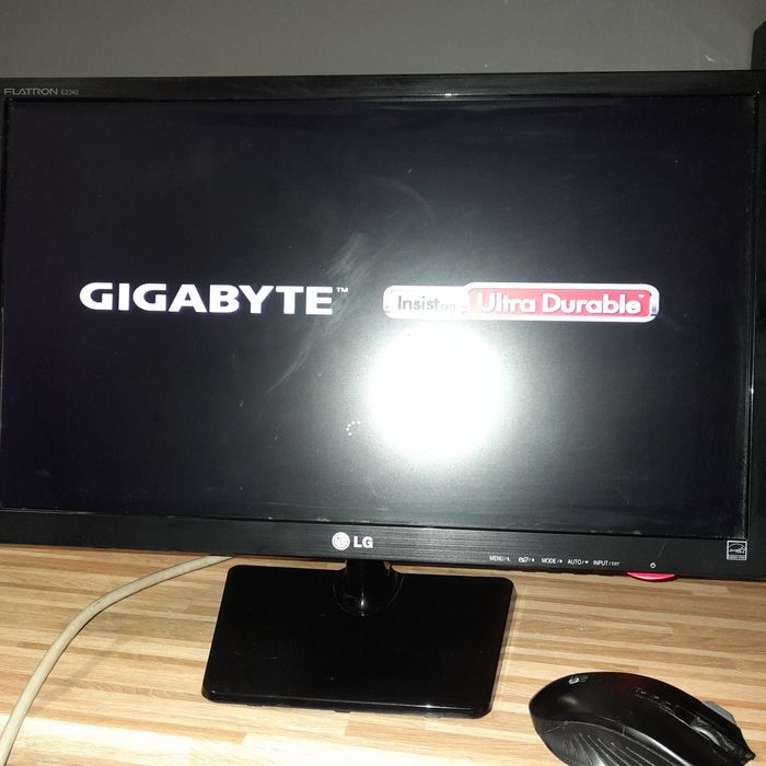 Computer z monitorem