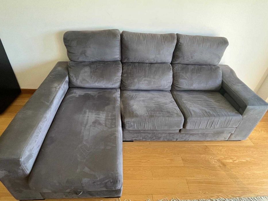 Sofá Chaise Longue com dois Puffs