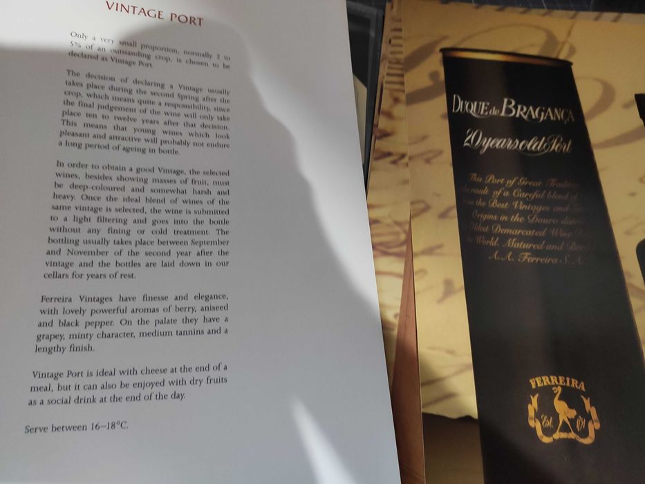 16 Rótulos vinho da Casa Ferreira e 10 cartões de vinhos