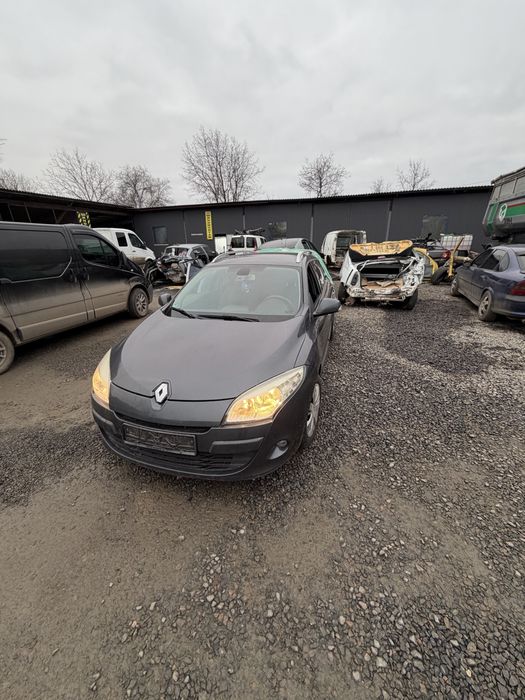 Передній бампер Renault Megane 3 TEB66