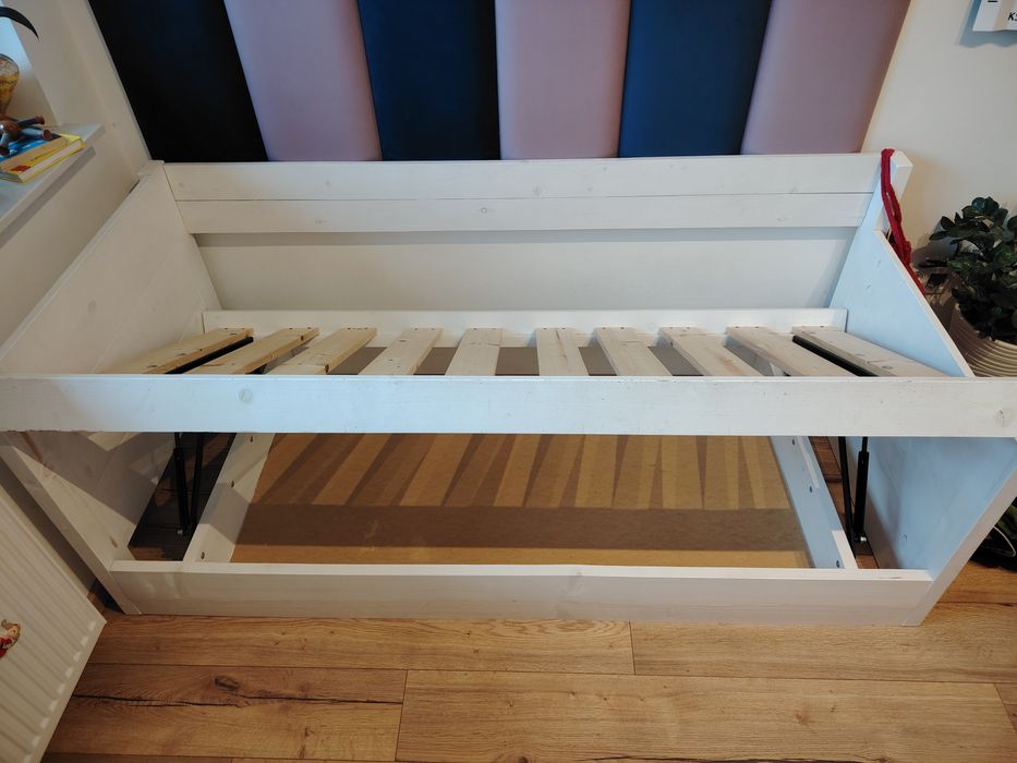 Drewniane łóżko  dziecięce