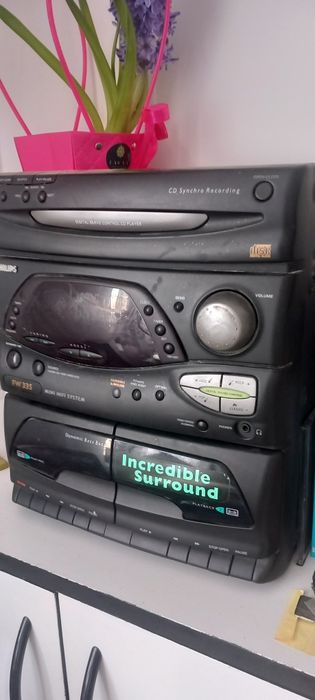 Wieża  PHILIPS  FW335 mini hifi system, z pilotem i głośnikami