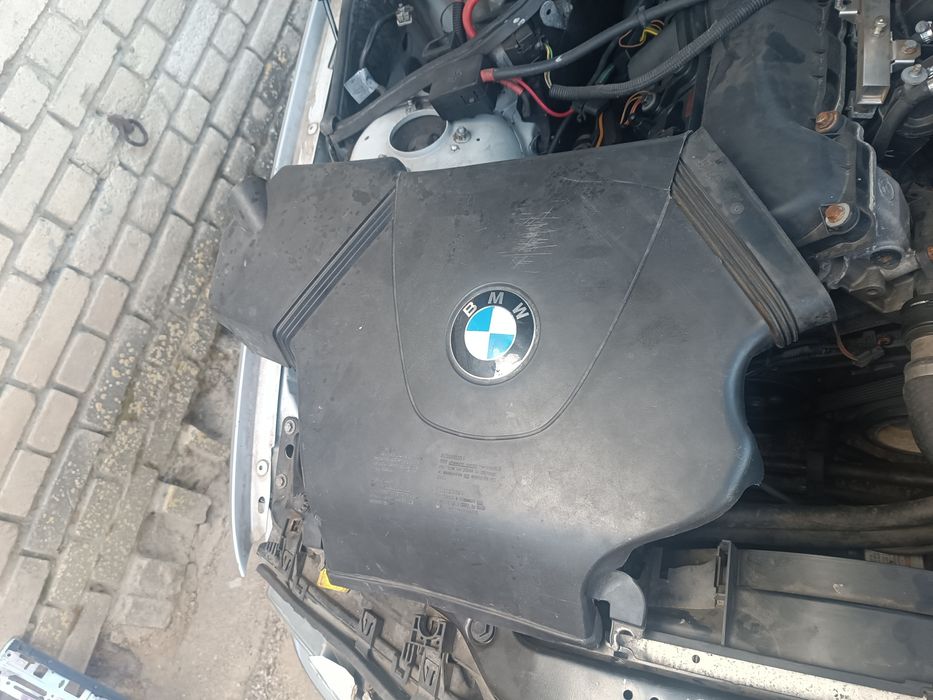 Pokrywa silnika BMW