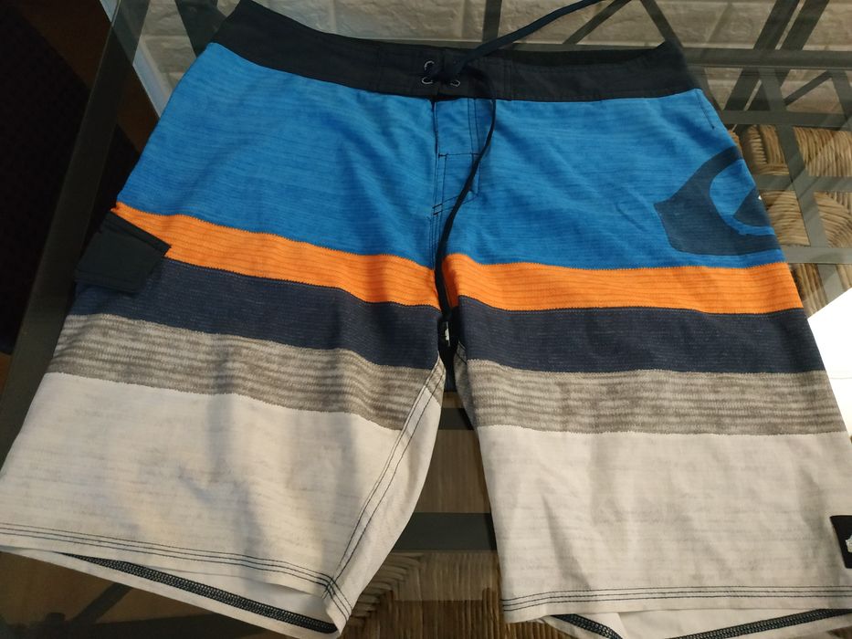 Vendo calções de praia como novos.