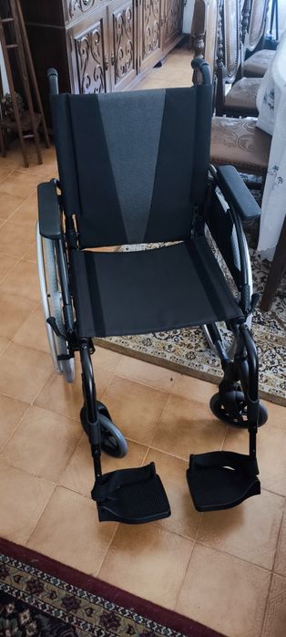 Cadeira de Rodas+cadeira sanitária+ andarilho +almofada anti escaras