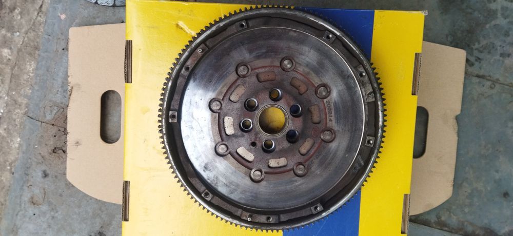 Сцепление Демпфер, маховик,вижимний Volkswagen Caddy(2008)Tdi 1,9