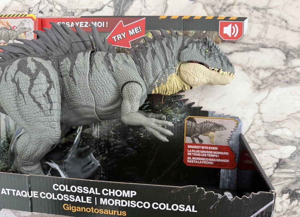Colossal Chomp Giganotosaurus Jurassic World