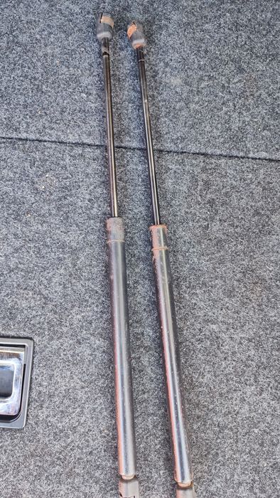 Амортизатор багажника Шкода Октавия лифтбек