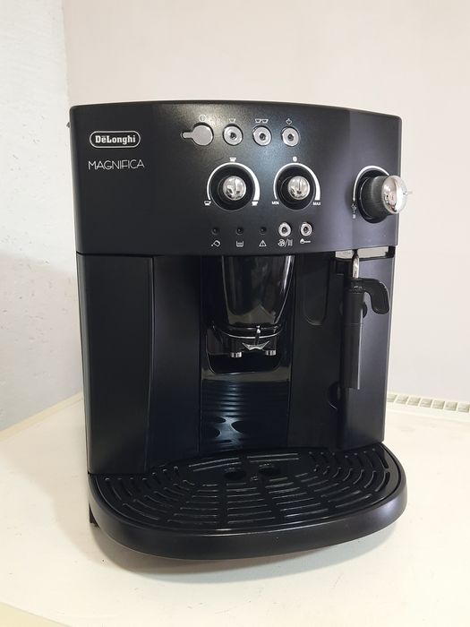 Кофемашина DeLonghi Magnifica ESAM 4000 — Після повного ТО.