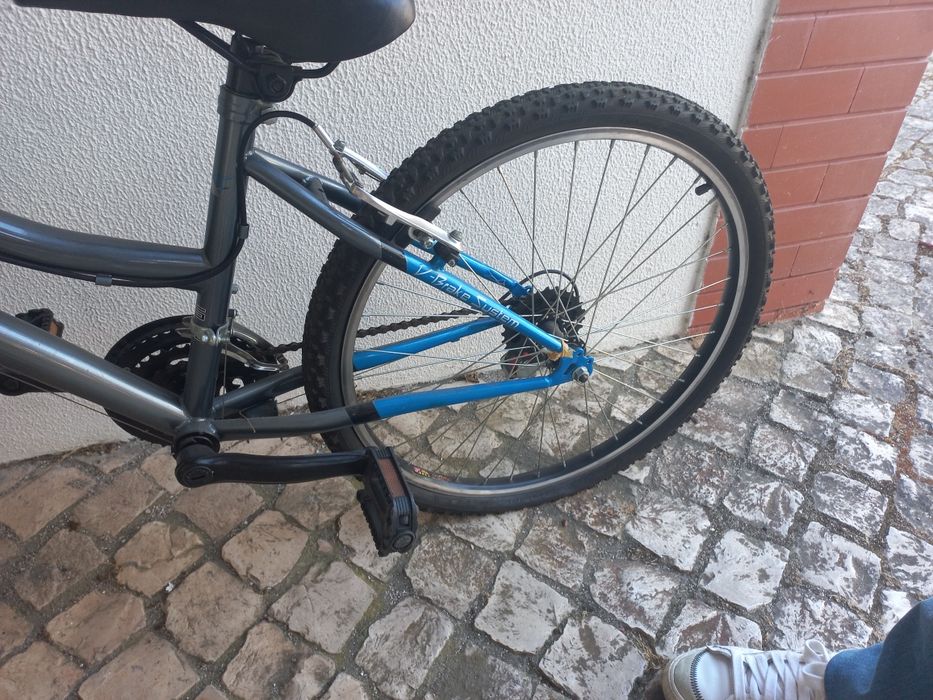 Bicicleta usada , em bom estado.