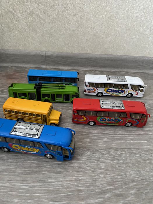 Металеві автобуси