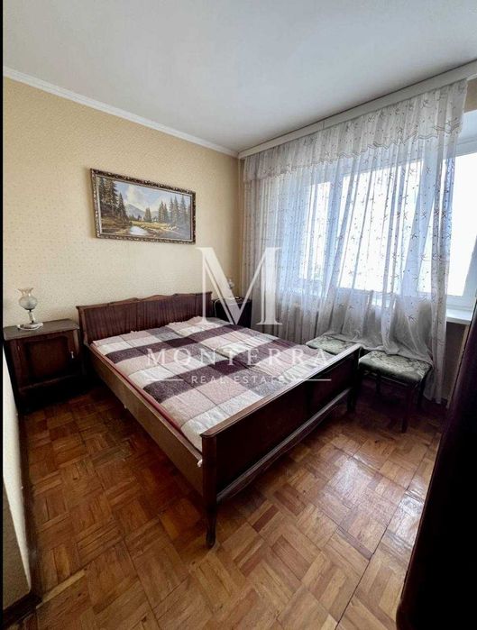 Продаж 3 кімнатної квартири в жилому стані Київ, Правий берег, вул. Стадіонна, метро Вокзальна, центр