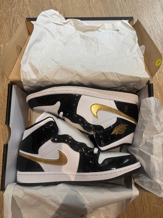Air Jordan 1 Mid Black Metallic Gold-White