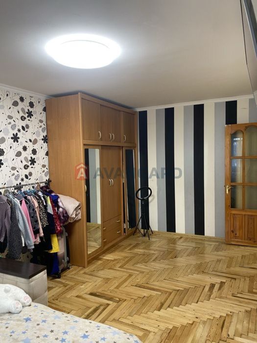 Продам 2-кімнатну квартиру.на Чумаченко.