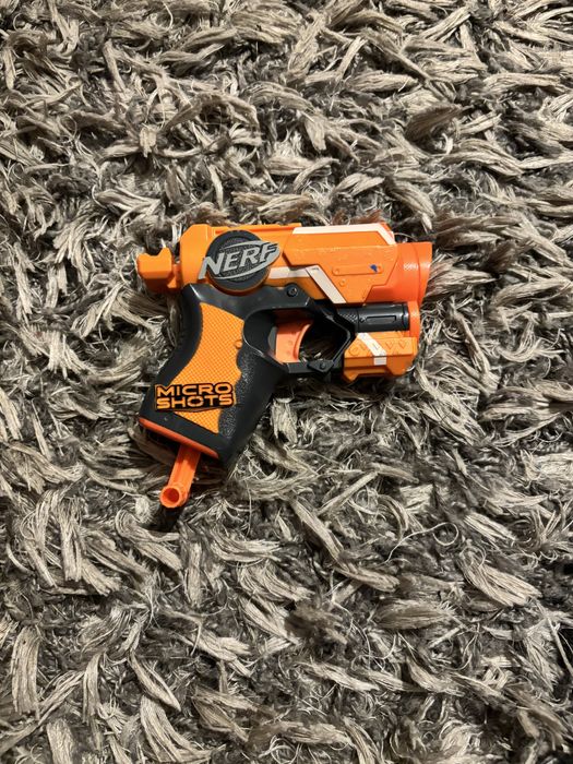 Zestaw pistoletow nerf + strzalki