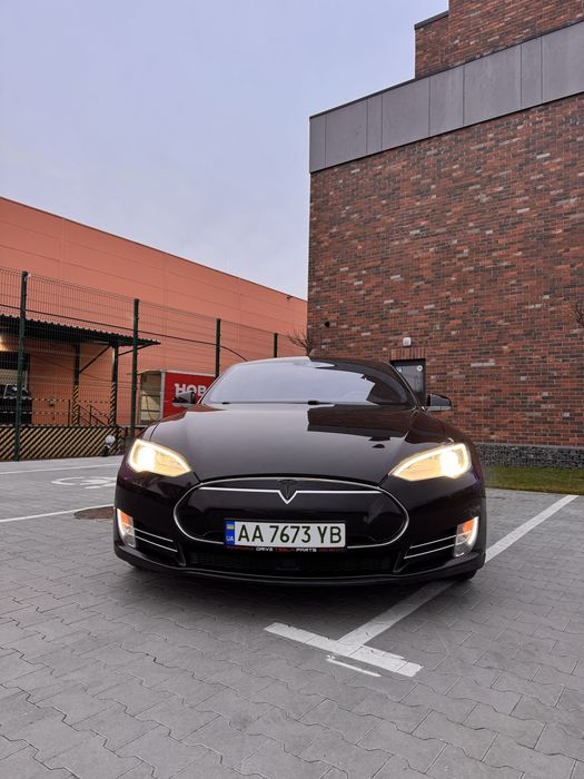Tesla Model S P85 2014