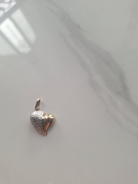 Złota zawieszka serce 333 diamentowane nacinane