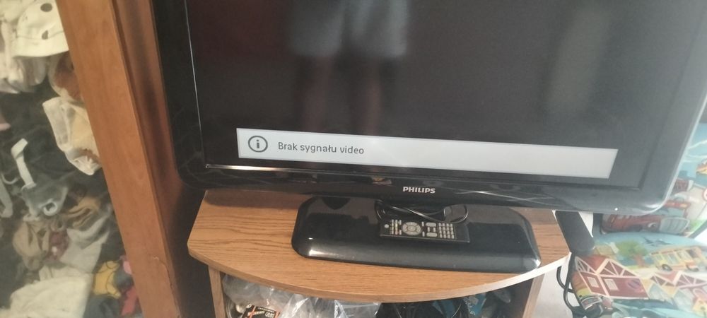 Telewizor Philips z pilotem