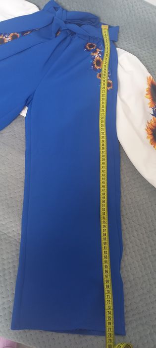 Стильний святковий костюм для дівчинки