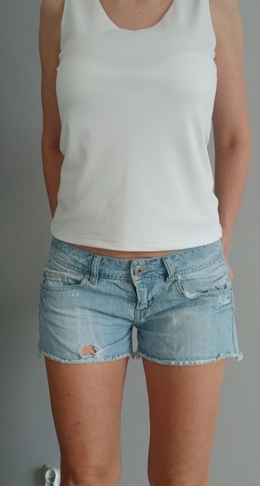 Krótkie spodenki jeansowe niebieskie M 38 dziury jeansy