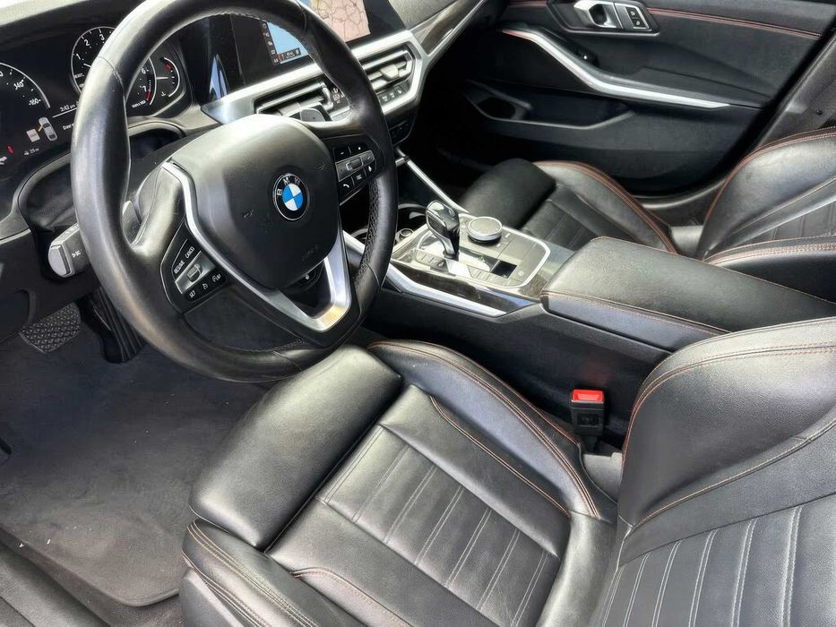 BMW 330Xi      2020