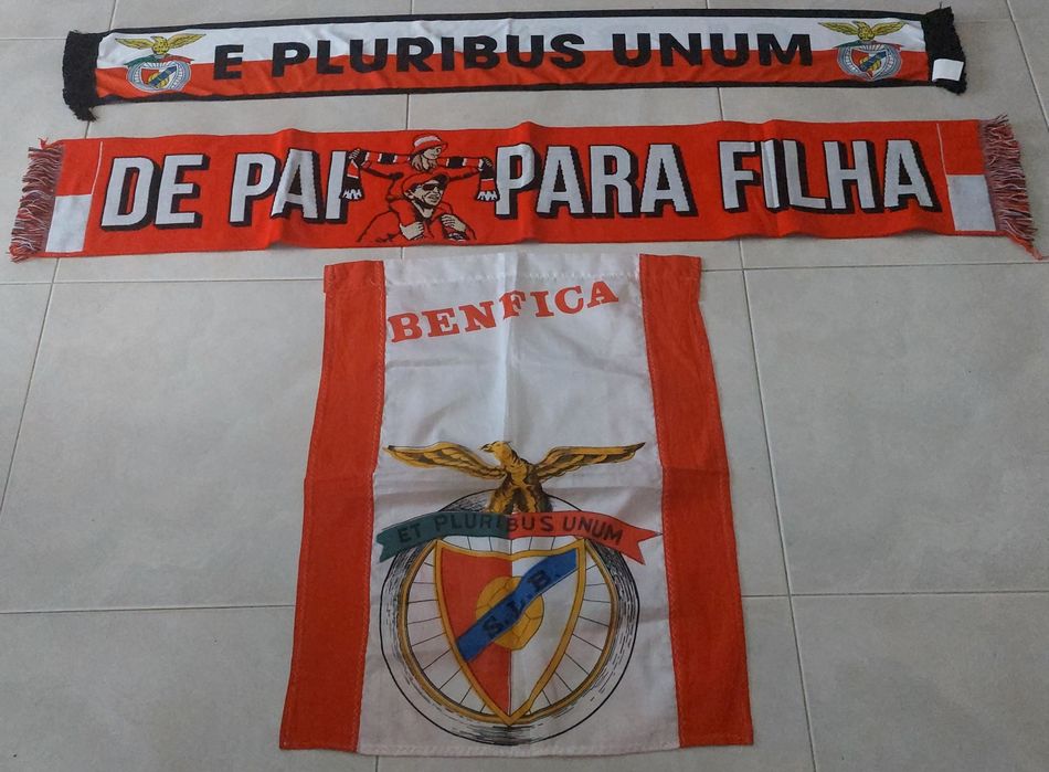 2 bufandas ,echarpes Benfica e uma Bandeira
