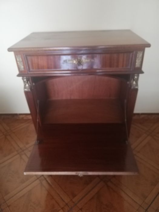 Móvel bar do estilo império