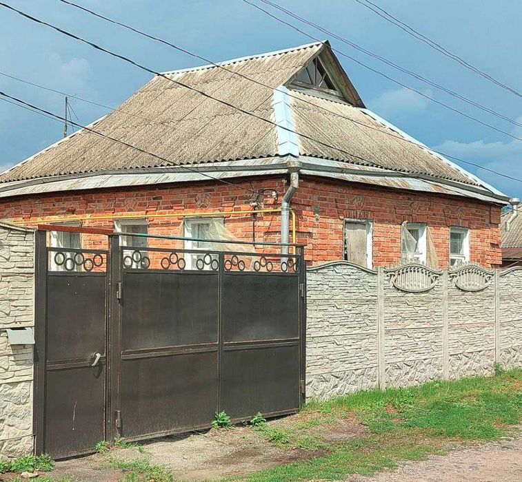 Продам окремий будинок з газом і зручностями в Дергачах р-н Піски.