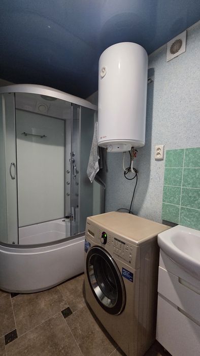 Продаж однокімнатної квартири у м.Самар з власним подвір'ям