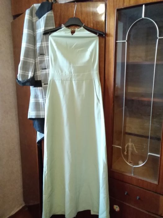 Платье с выпуска, с цепочкой и поясом