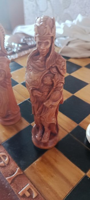 Продам шахматы ручной работы.