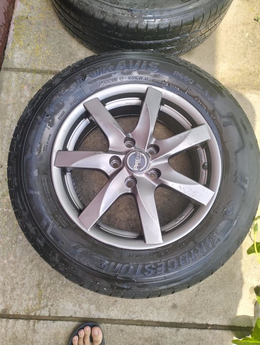 Продам комплект резини з дисками