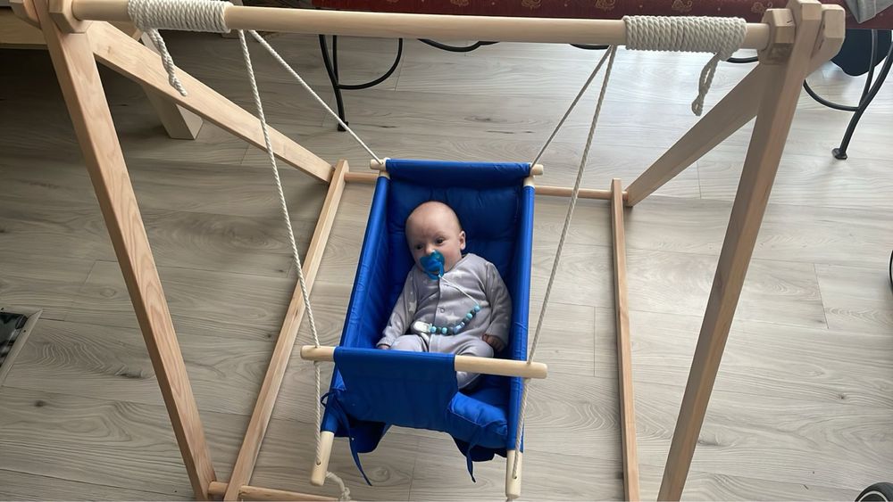 Стійка з гойдалкою