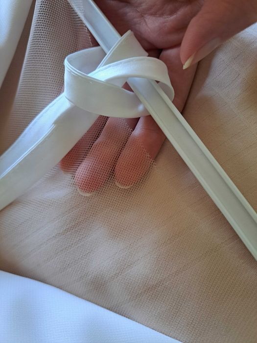 suknia ślubna piękna prosta stylowa